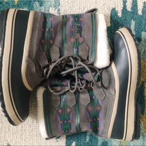 Waterproof snow boots w/ tribal print